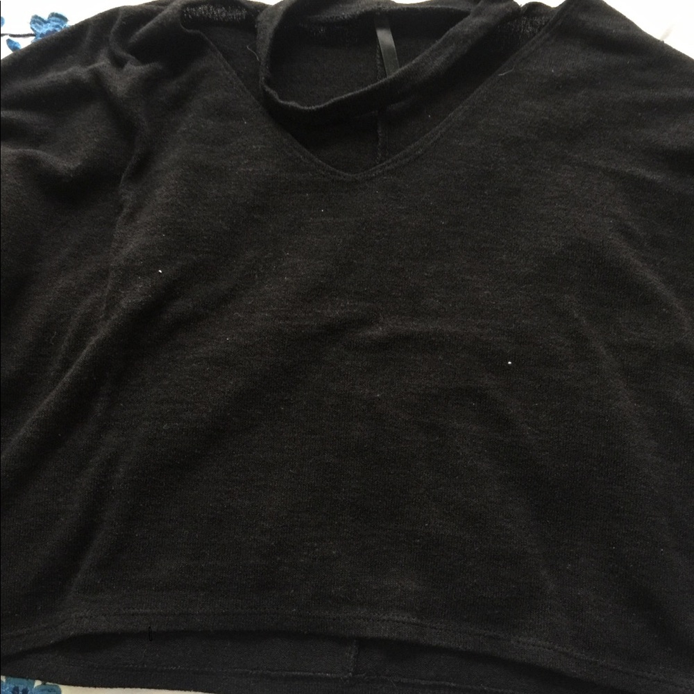 Cropped long sleeve with choker